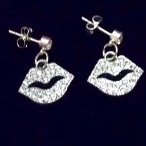 *5/35*  Hot Lips Crystal Dangle Earrings